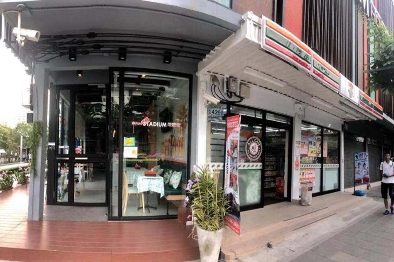 Siam Stadium Hostel Bangkok Ngoại thất bức ảnh