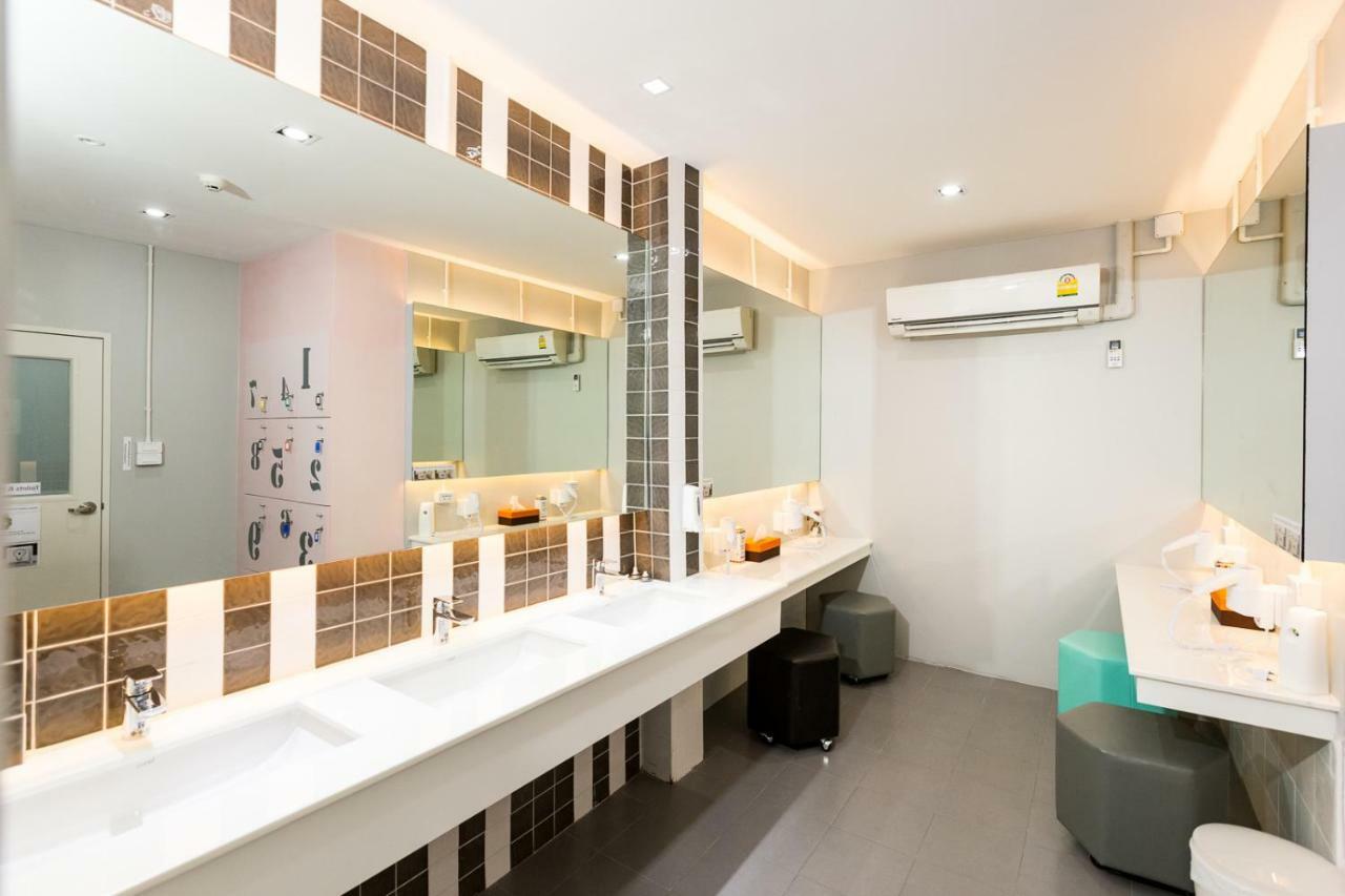 Siam Stadium Hostel Bangkok Ngoại thất bức ảnh